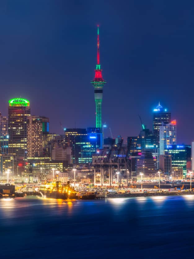 Navidad en Nueva Zelanda, Sky Tower con colores de Navidad