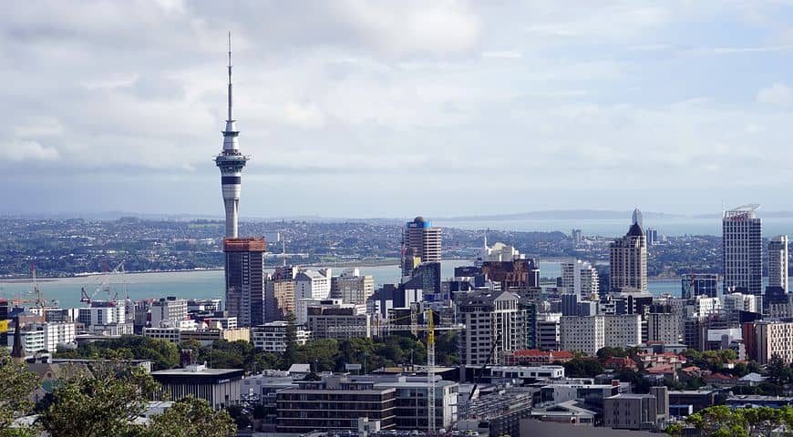 visa residente Nueva Zelanda Residencia VisasNuevaNelanda.com. Vista aérea de Auckland en Nueva Zelanda. Skytower